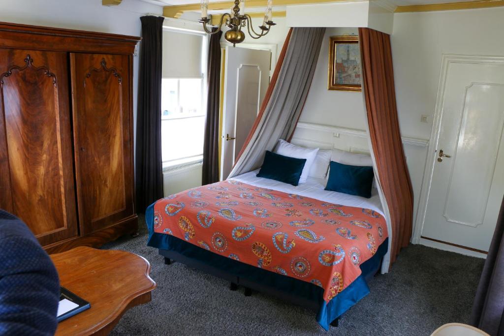 Postel nebo postele na pokoji v ubytování Auberge de Campveerse Toren