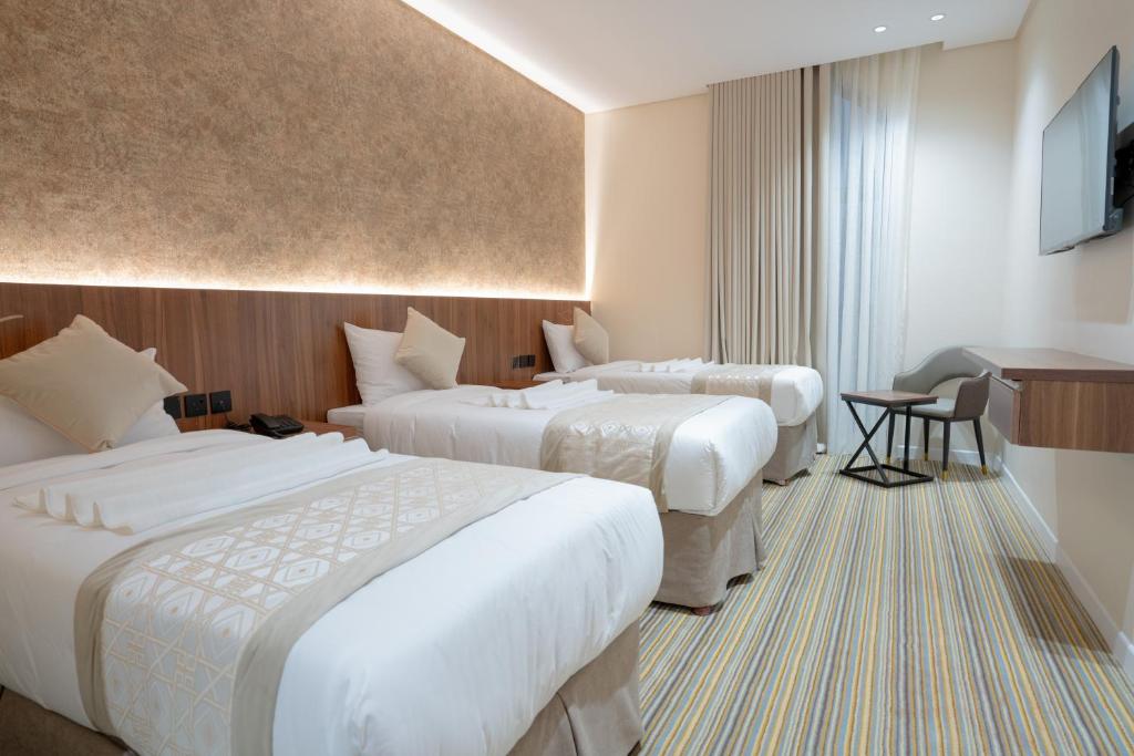 Postel nebo postele na pokoji v ubytování Rawha Al Maqam Ajyad Hotel