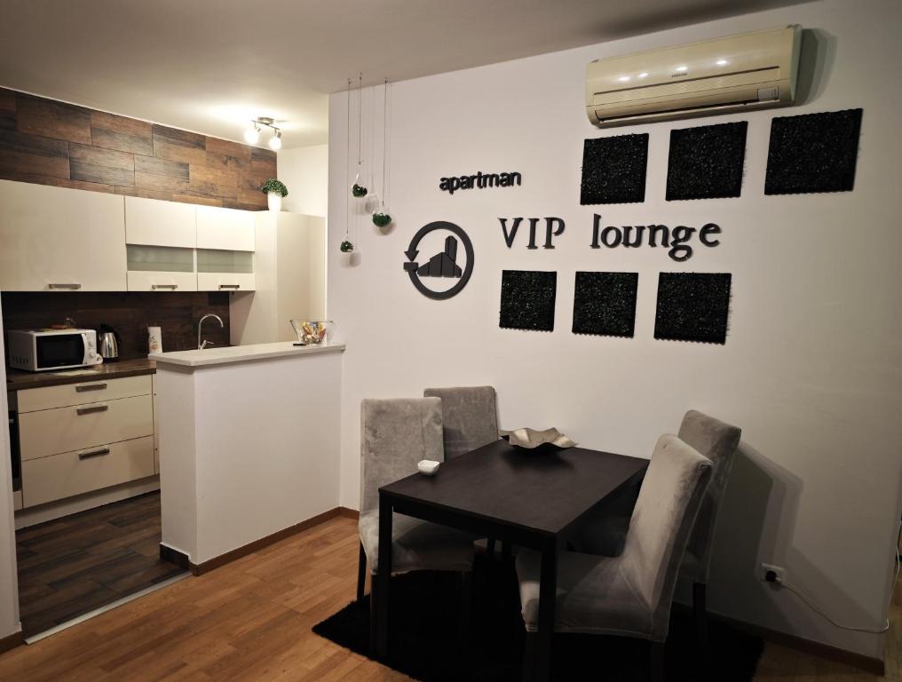 Kuchyň nebo kuchyňský kout v ubytování VIP lounge - self check in