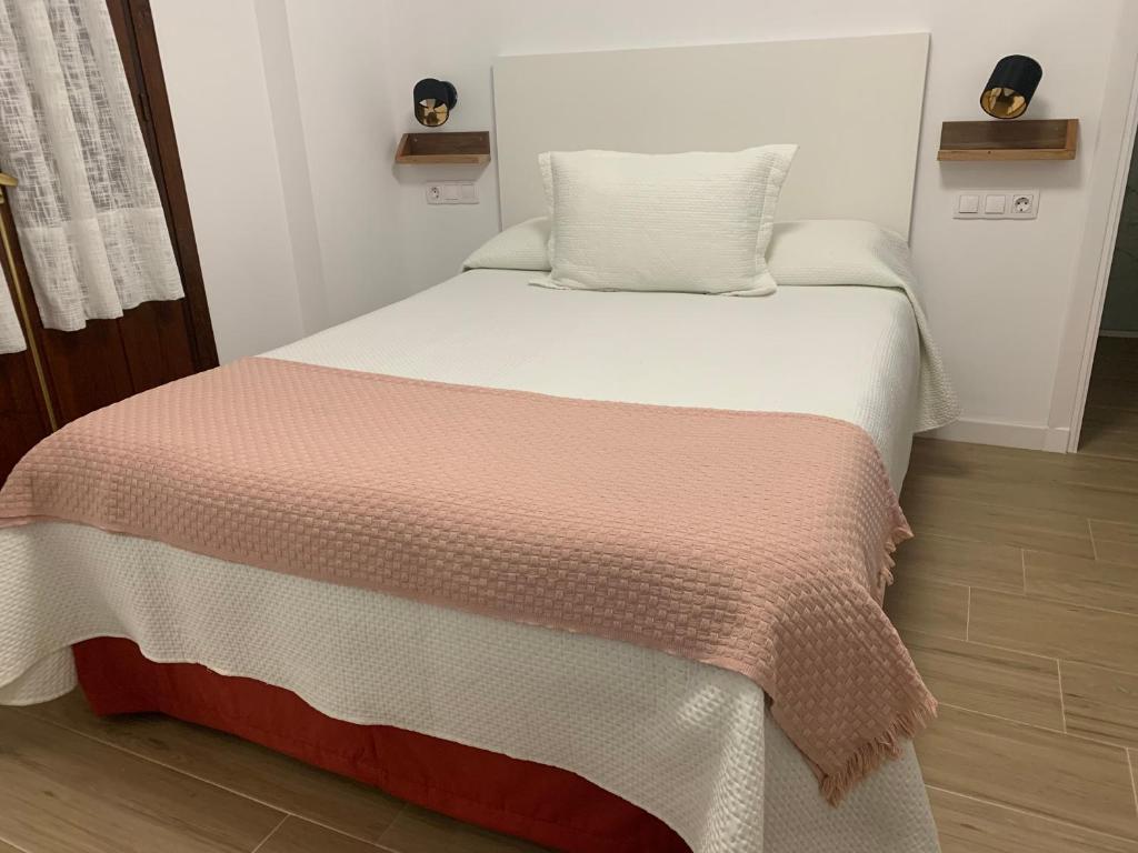 A bed or beds in a room at Apartamento Plaza De La Corredera