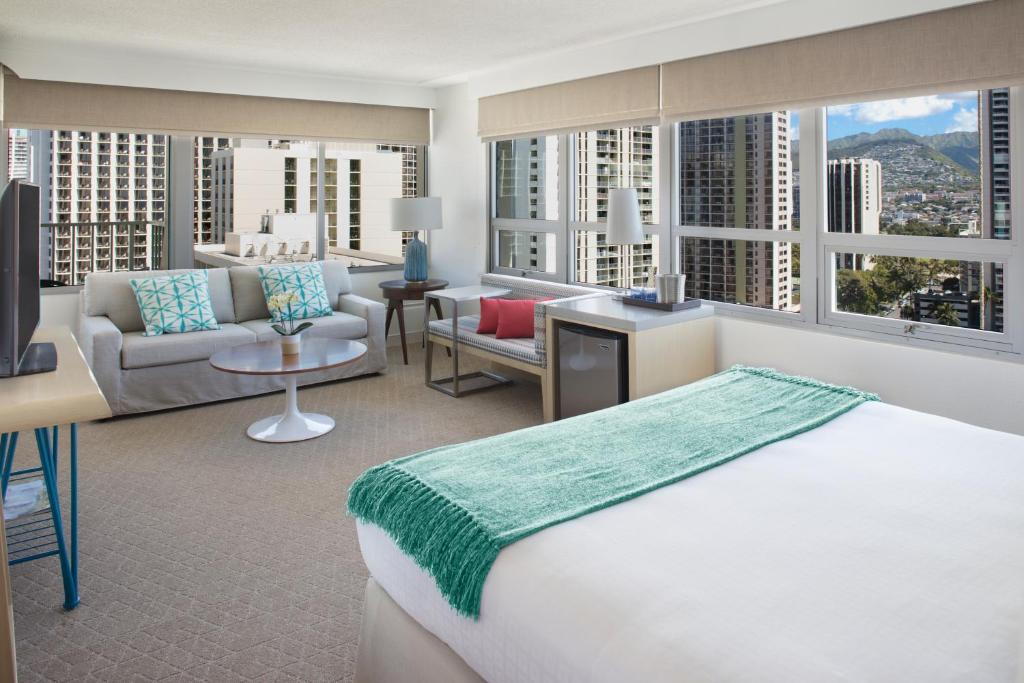 Queen Kapiolani Hotel - City View Balcony, King