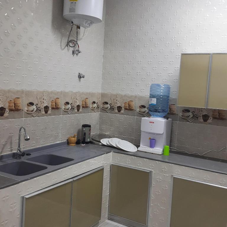 Kuchyň nebo kuchyňský kout v ubytování إستراحة المروج بالجبل الأخضر