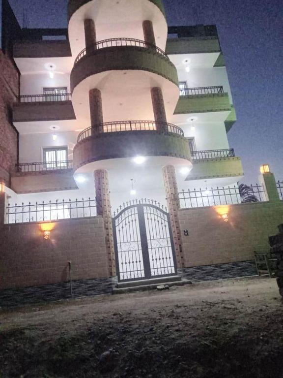 un edificio con una puerta delante de él por la noche en Fares Guest House, en Luxor