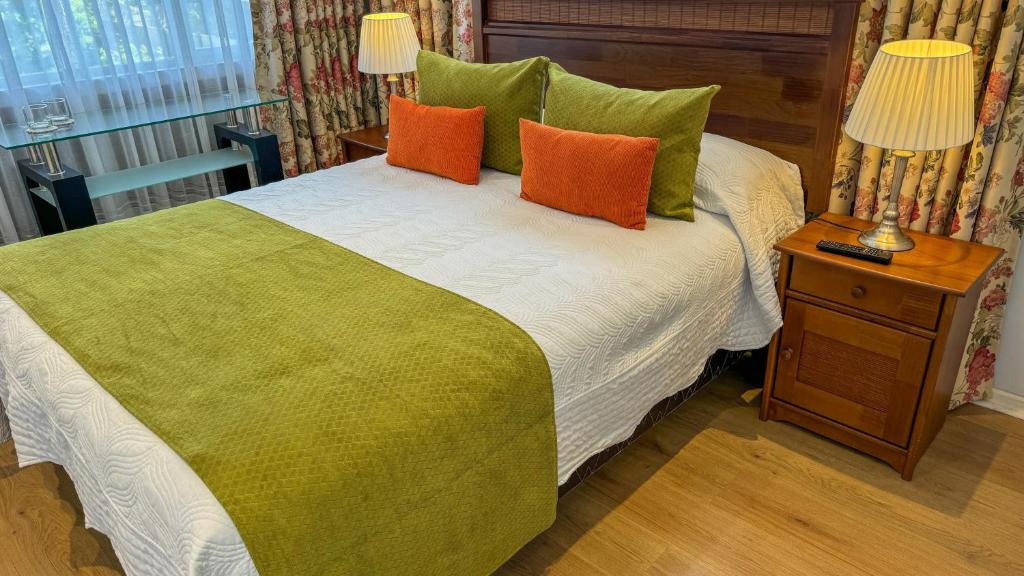 Postel nebo postele na pokoji v ubytování Hotel Puerta del Lago