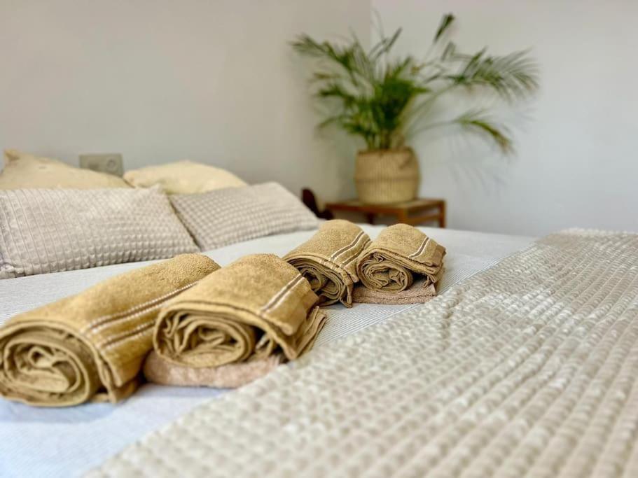 Giường trong phòng chung tại Rural house