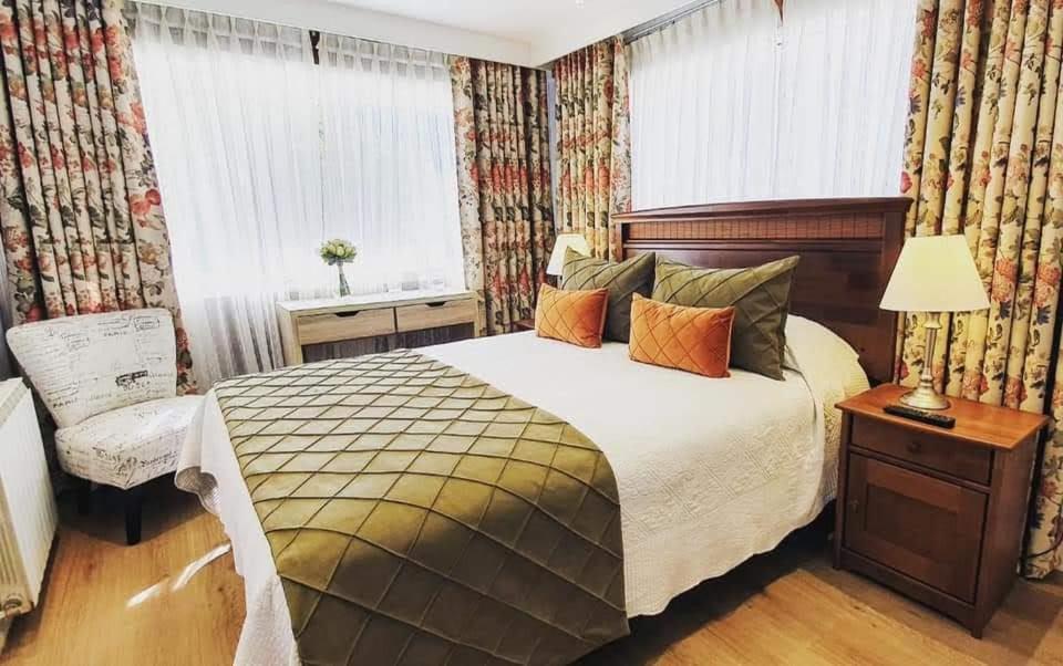 Postel nebo postele na pokoji v ubytování Hotel Puerta del Lago