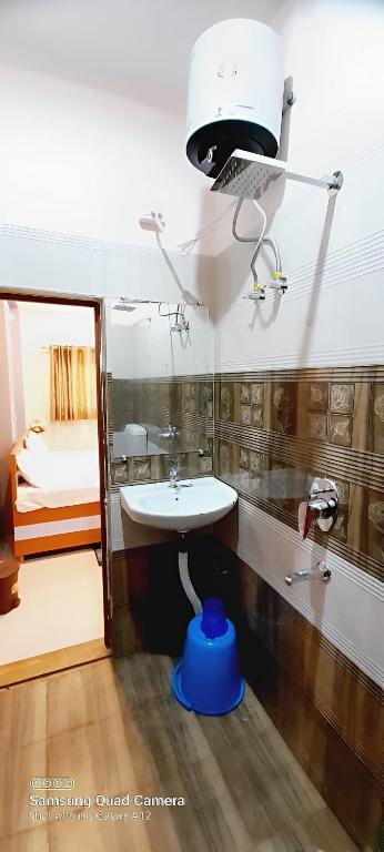 Koupelna v ubytování Shiv Niketan Guest House 200mtr from Shri Ram mandir