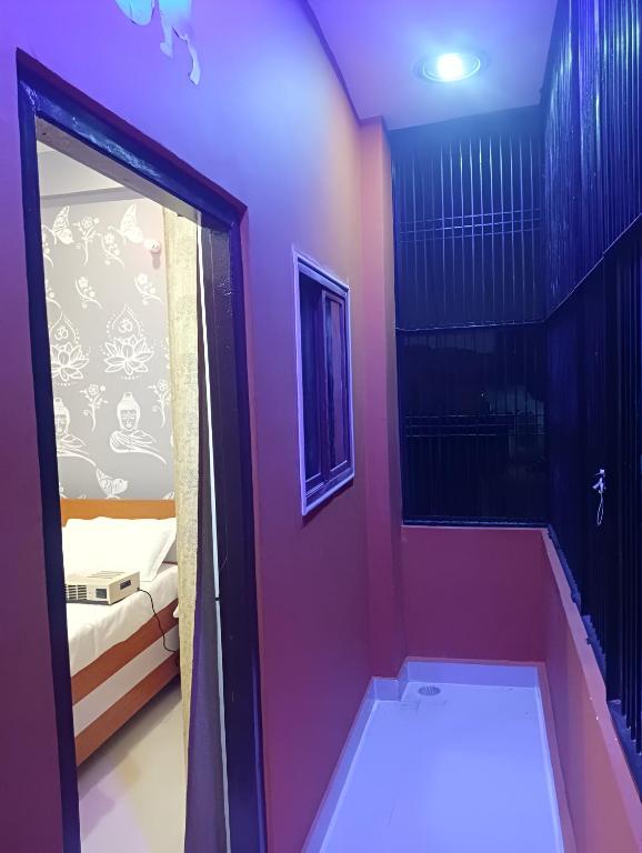 Postel nebo postele na pokoji v ubytování Shiv Niketan Guest House 200mtr from Shri Ram mandir