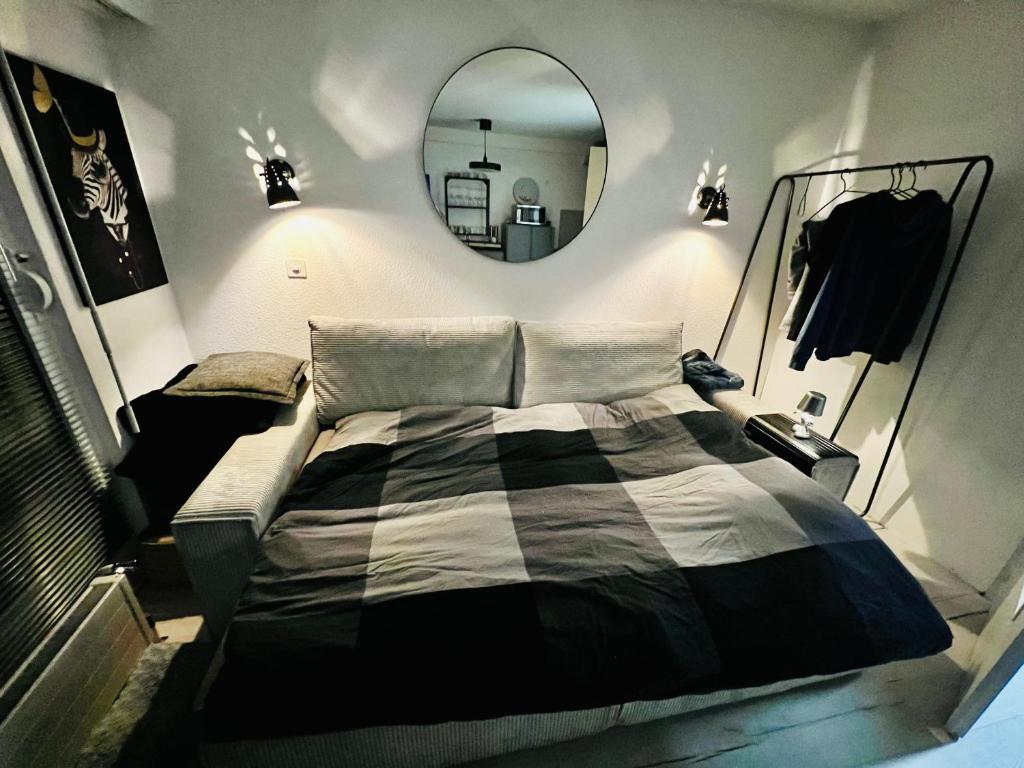 Postel nebo postele na pokoji v ubytování Vincenzo appart, Studio Confortable à Nendaz, accès Direct au Télécabine de Tracouet et Parking Souterrain Inclus