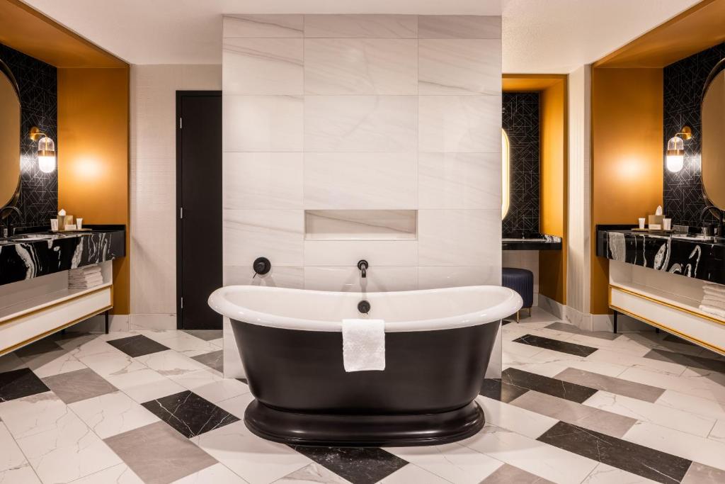Paris Las Vegas Hotel & Casino - Versailles Premium Suite, 1 King