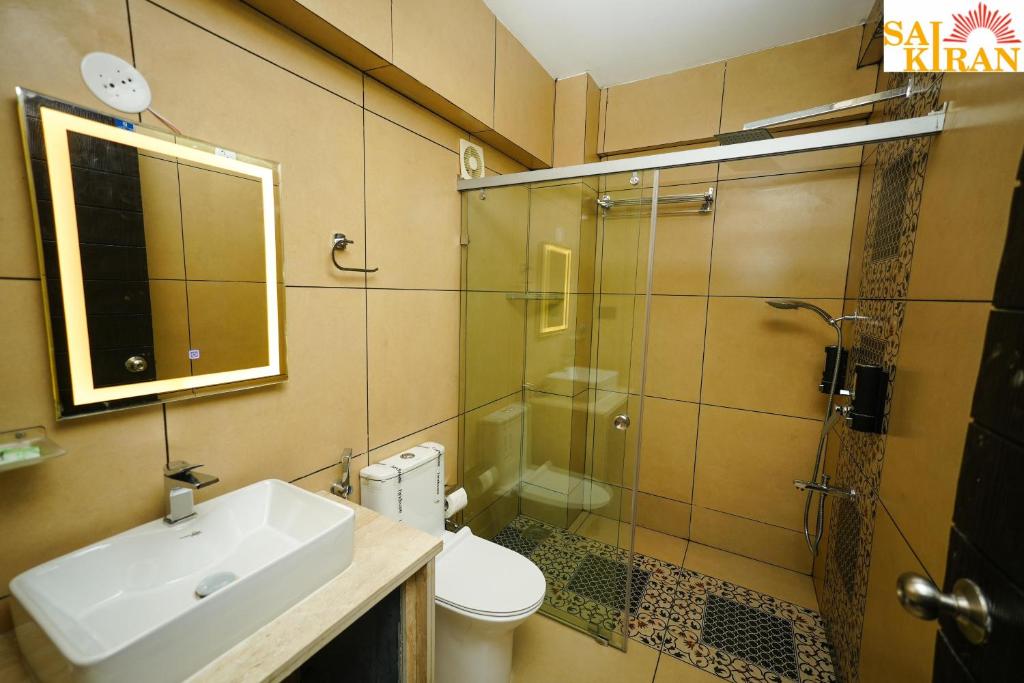 Koupelna v ubytování Saikiran Hotel
