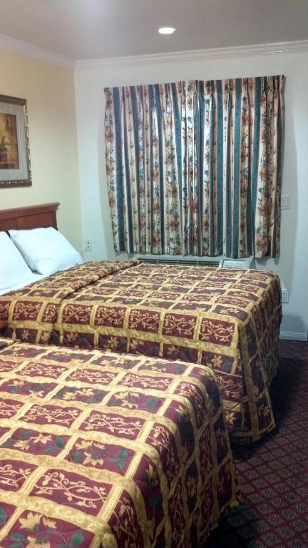 Tower Motel Long Beach - Double Room With Two Double Beds