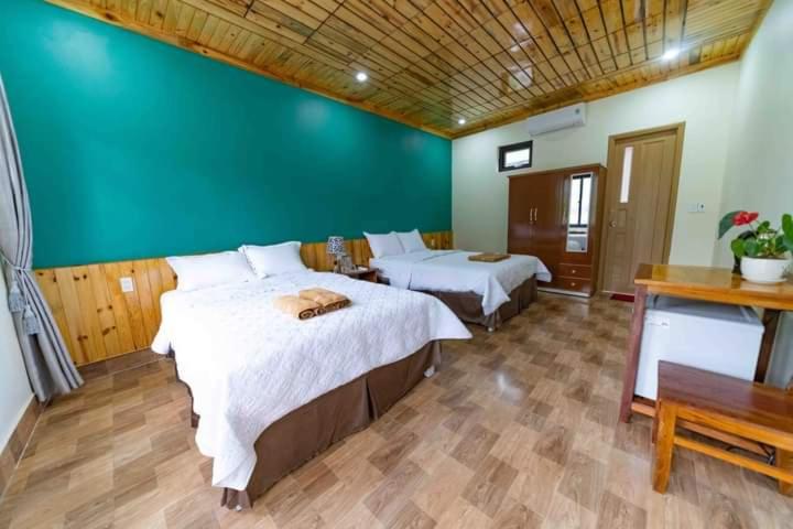 Postel nebo postele na pokoji v ubytování Restful River Bungalow