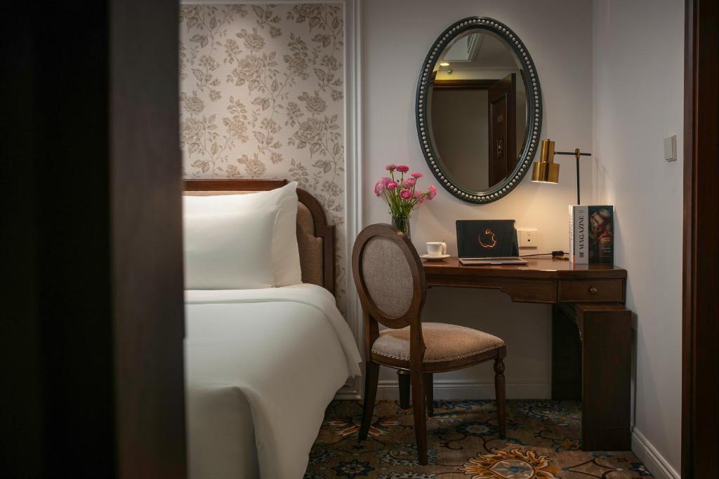 The Oriental Jade Hotel - 3