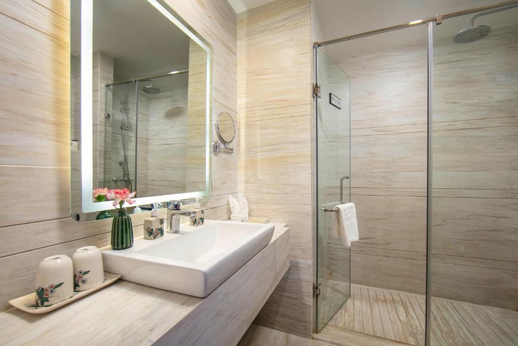 The Oriental Jade Hotel - 8