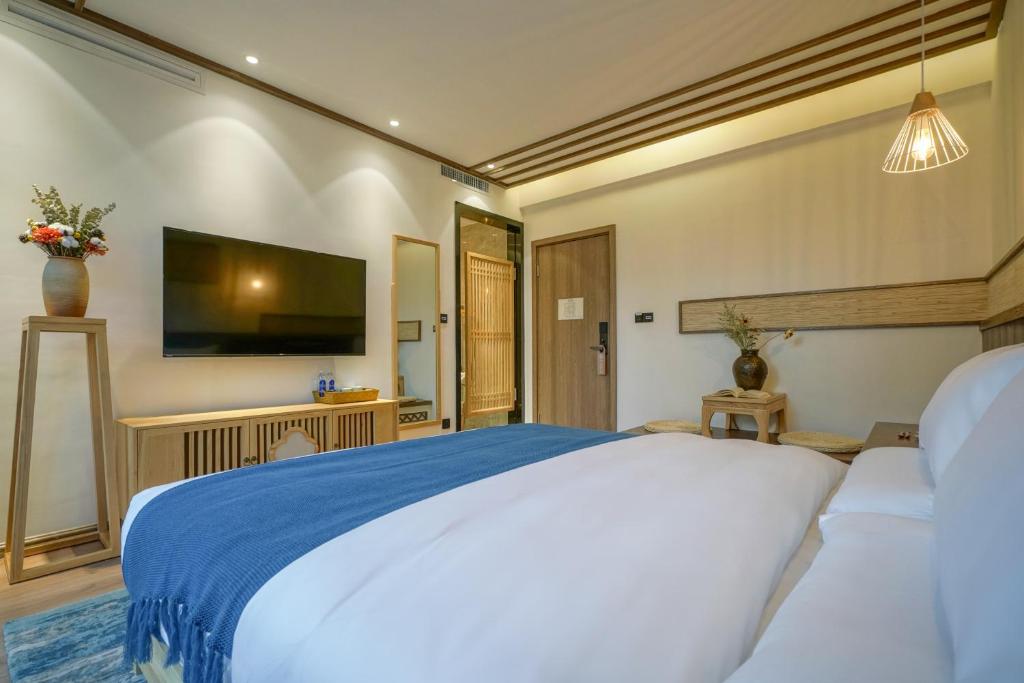 Postel nebo postele na pokoji v ubytování Xisu Garden Inn