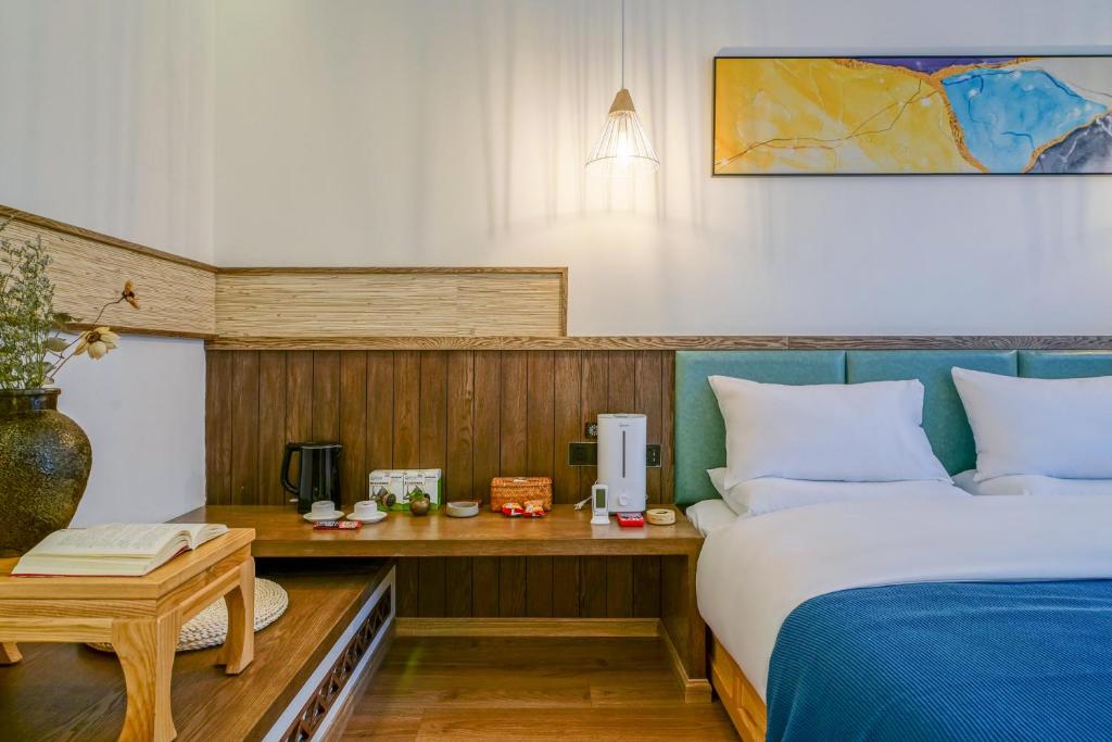 Postel nebo postele na pokoji v ubytování Xisu Garden Inn