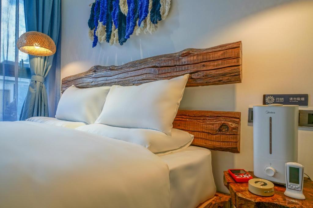 Postel nebo postele na pokoji v ubytování Xisu Garden Inn