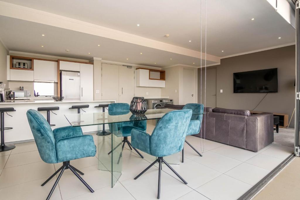 CGRSA Apartments Sandton - 带阳台的公寓