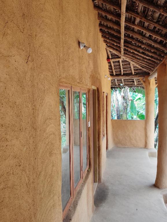 Fotografie z fotogalerie ubytování Cosmic Mud House Kanthalloor v destinaci Kanthalloor