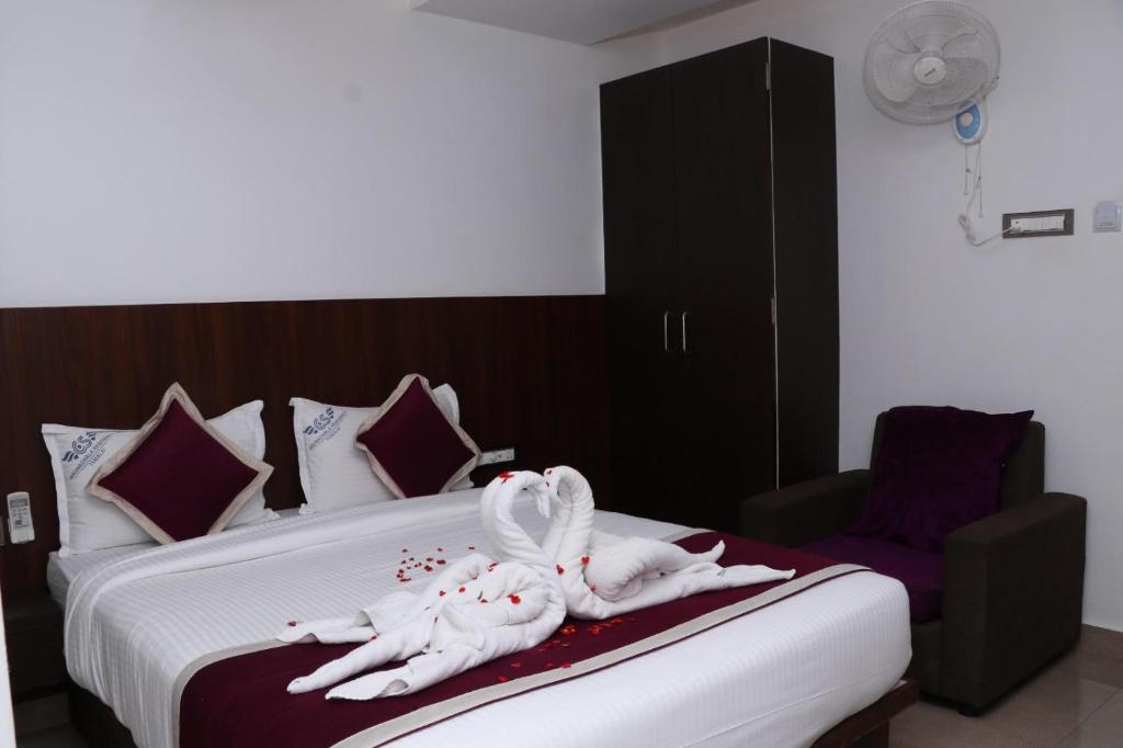 Postel nebo postele na pokoji v ubytování CS Arunachala Residency