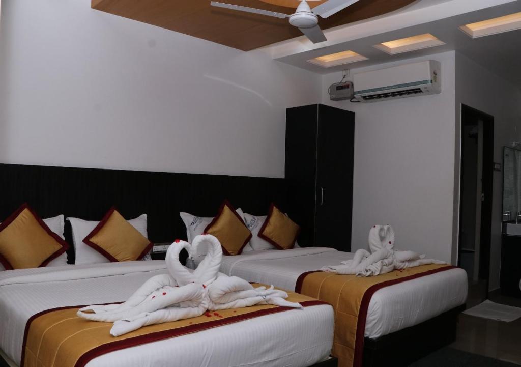 Postel nebo postele na pokoji v ubytování CS Arunachala Residency
