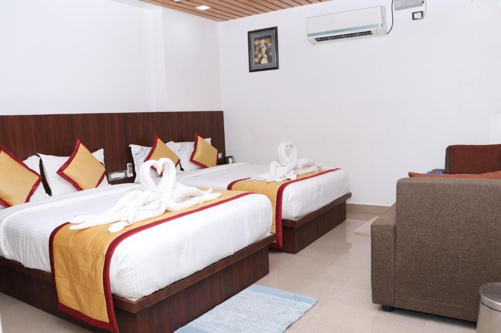 Postel nebo postele na pokoji v ubytování CS Arunachala Residency