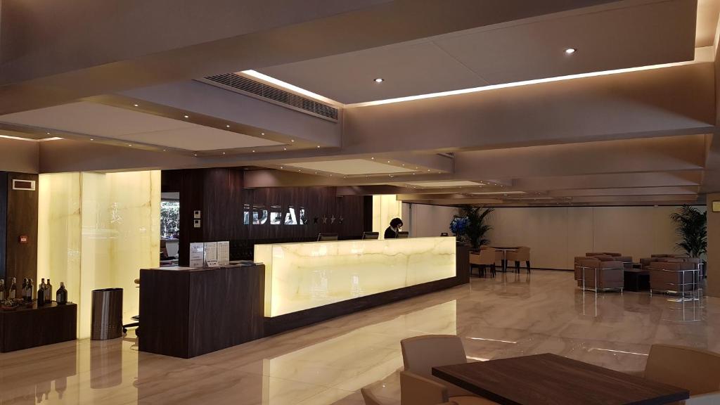 Lounge alebo bar v ubytovaní Hotel Ideal
