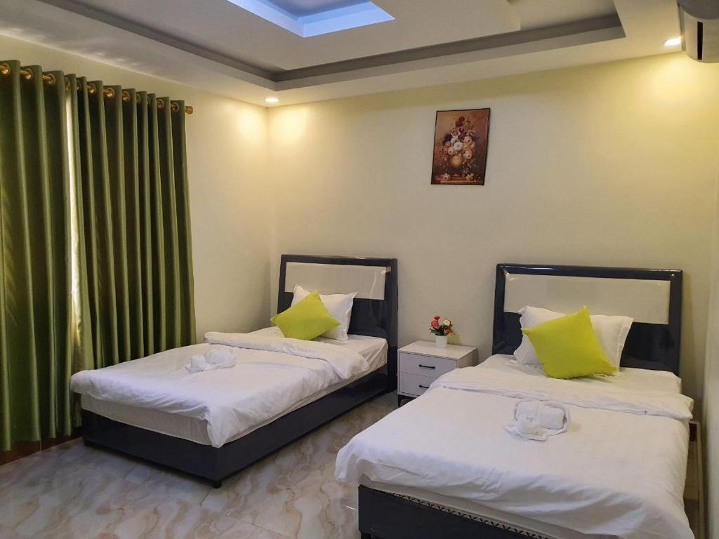 Кровать или кровати в номере Eng resident guesthouse