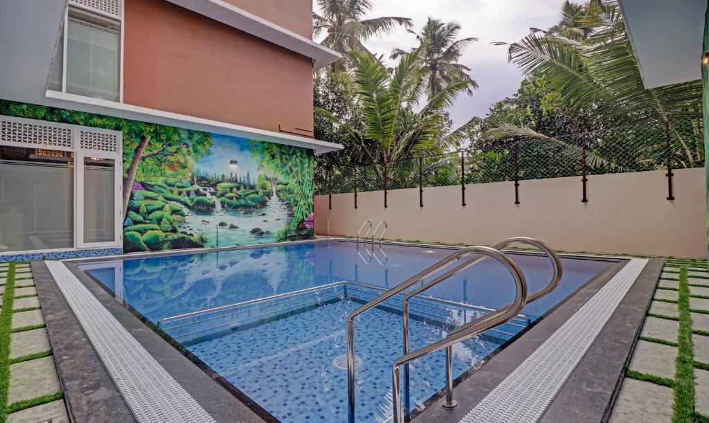 Bazén v ubytování Treebo Golden Terminal, Kochi Airport nebo v jeho okolí
