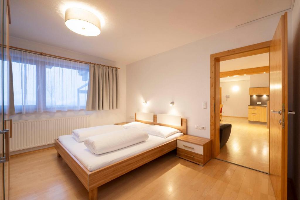 Postel nebo postele na pokoji v ubytování Hotel Bergkranz