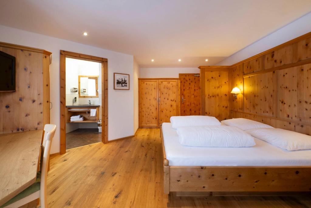 Postel nebo postele na pokoji v ubytování Hotel Bergkranz