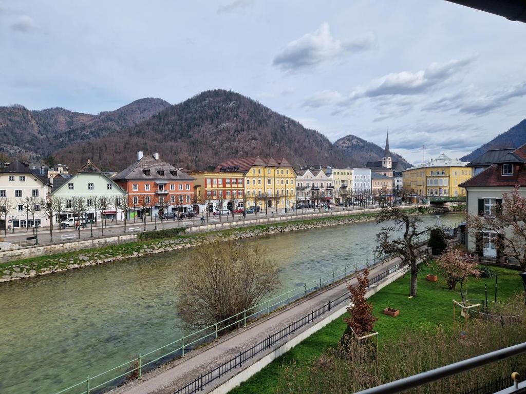 a city with a river and buildings next to a town at Apartment Traunkai Zauner Blick in Bad Ischl
