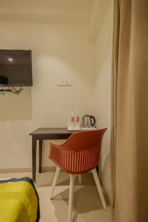 TV a/nebo společenská místnost v ubytování Freesia Residency by Express Inn
