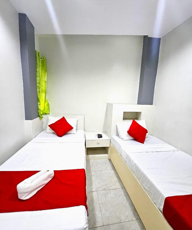 Postel nebo postele na pokoji v ubytování JRJA Suites 1 near Card Bank Tagum