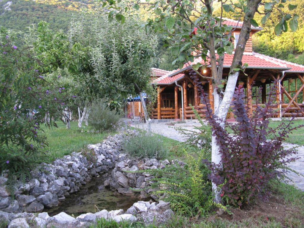 Zahrada ubytování Apartments Izvor Lisine