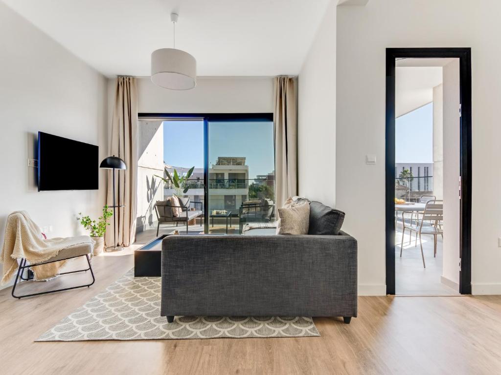Sanders Crystal 1 - Two-Bedroom Apartment With Shared Pool