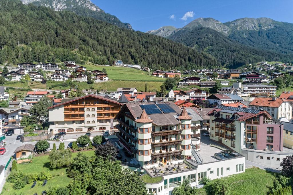 Nespecifikovaný výhled na hory nebo výhled na hory při pohledu z hotelu