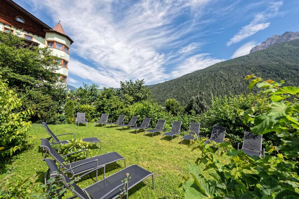 Nespecifikovaný výhled na hory nebo výhled na hory při pohledu z hotelu