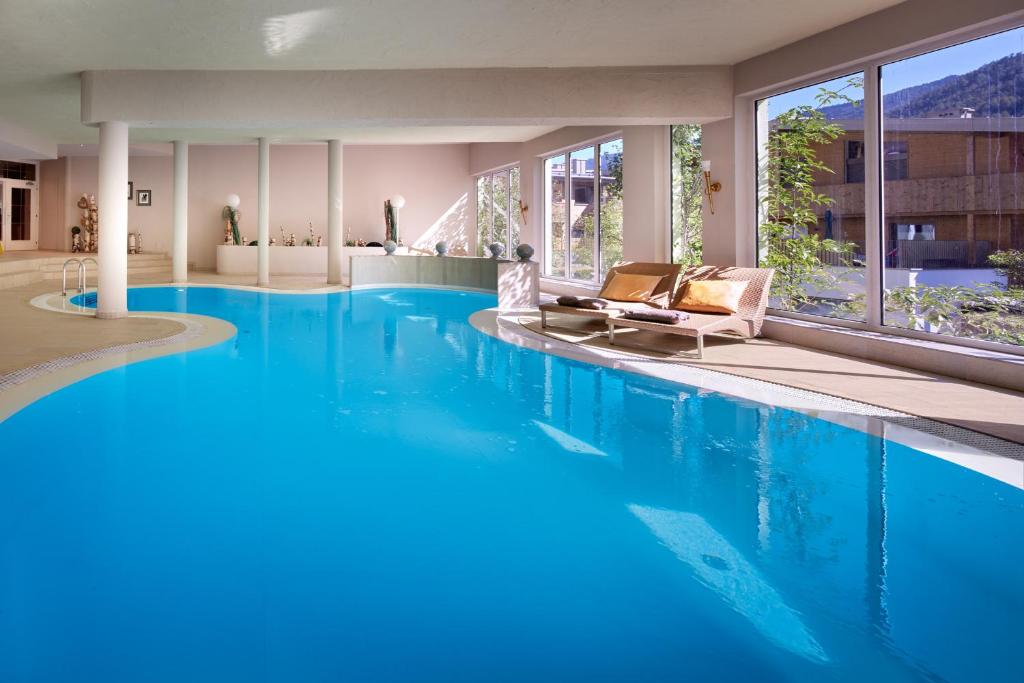 Bazén v ubytování Das Posthaus stubai&smart Hotel nebo v jeho okolí