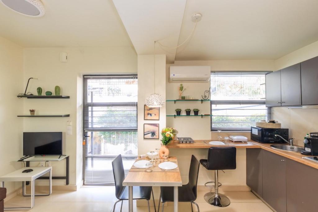 Kuchyň nebo kuchyňský kout v ubytování Aiolos GLYFADA luxury apartment