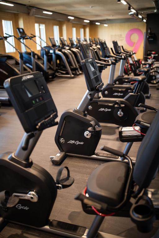 Fitness centrum a/nebo fitness zařízení v ubytování DORMERO HoHo Wien