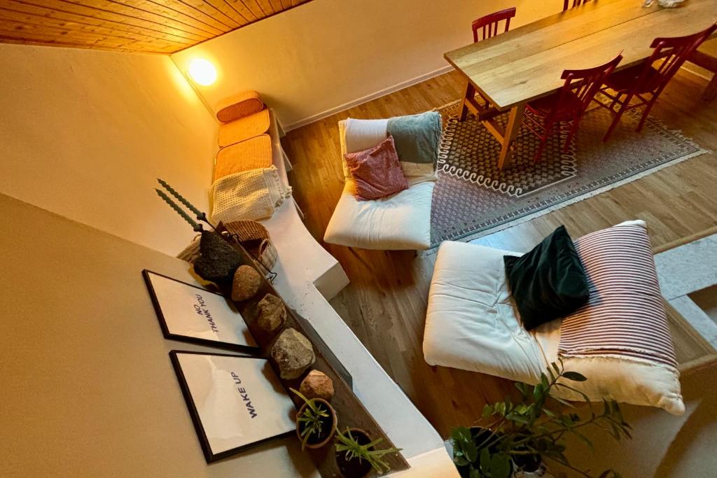 Posedenie v ubytovaní HOMESTAY rooftop