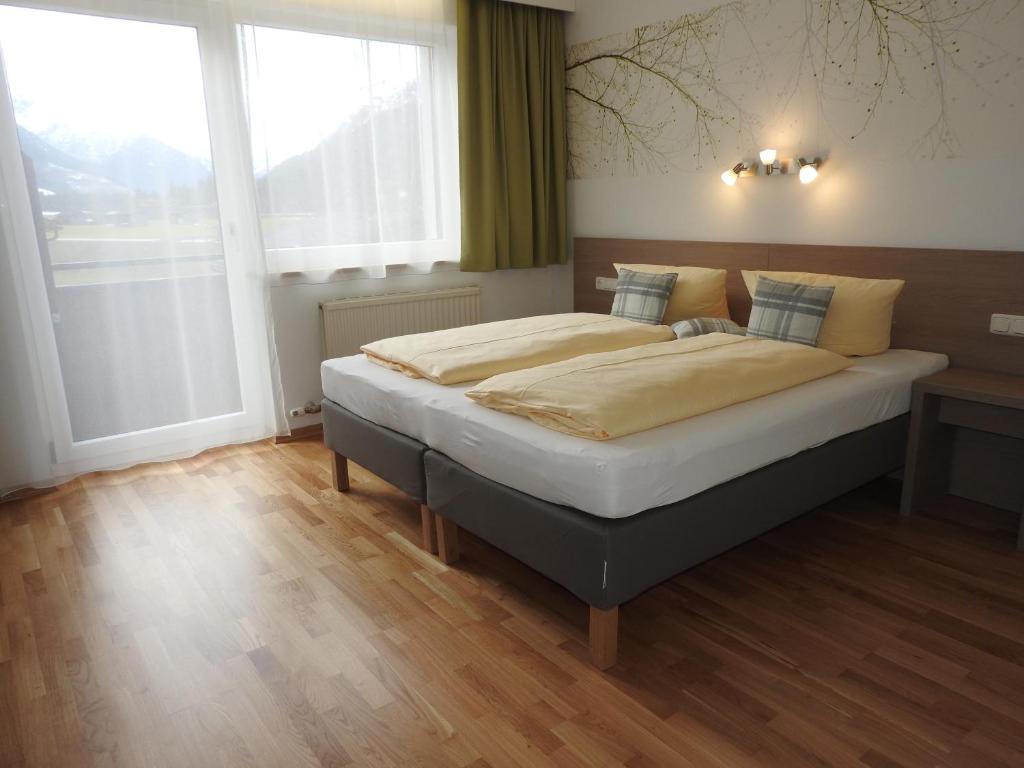 Postel nebo postele na pokoji v ubytování Pension Elmerhof