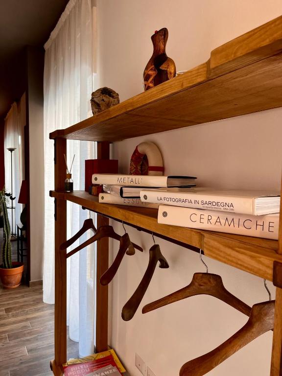 Palanda nebo palandy na pokoji v ubytování Carrales Guest House