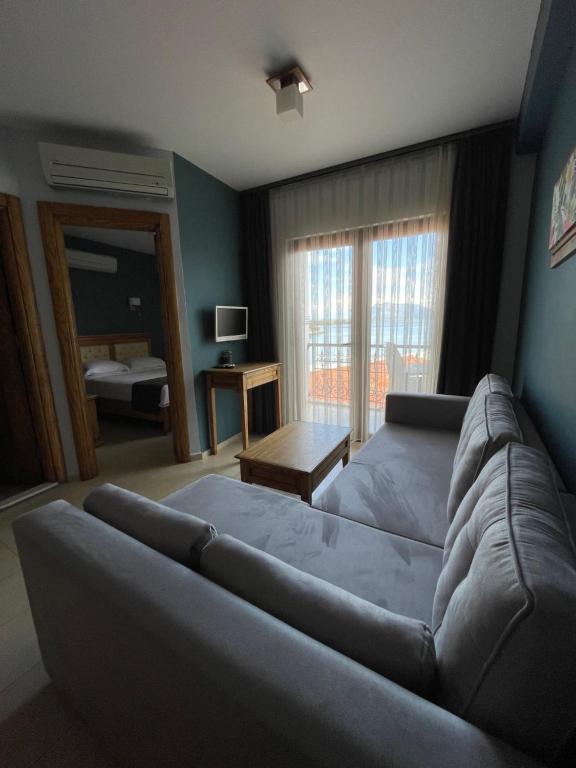 TV a/nebo společenská místnost v ubytování Veziroğlu Apart