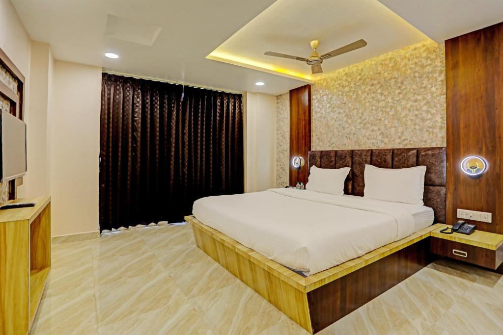 a bedroom with a large bed and a television at OYO Hotel Imperial Inn in Patna