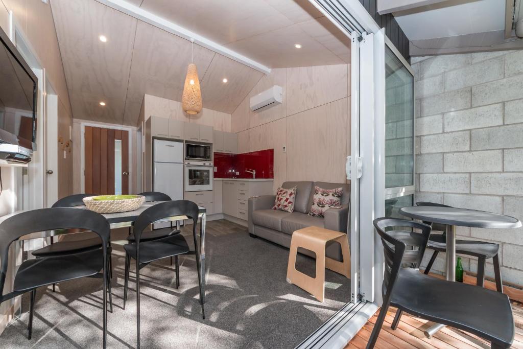 
Two-Bedroom Cottage (4 Adults) 
