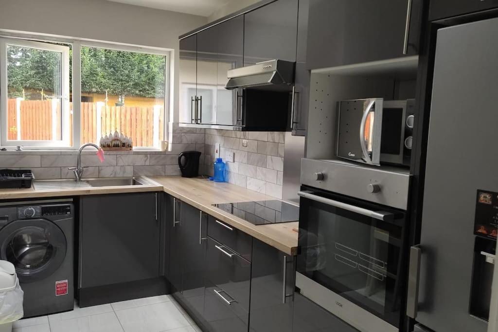 Kuchyň nebo kuchyňský kout v ubytování Studio with Private Kitchen