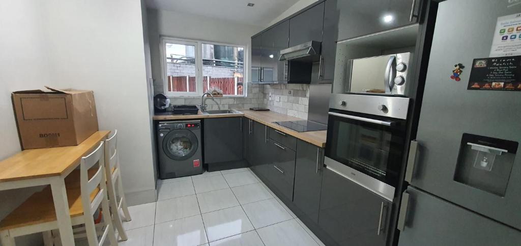 Kuchyň nebo kuchyňský kout v ubytování Studio with Private Kitchen